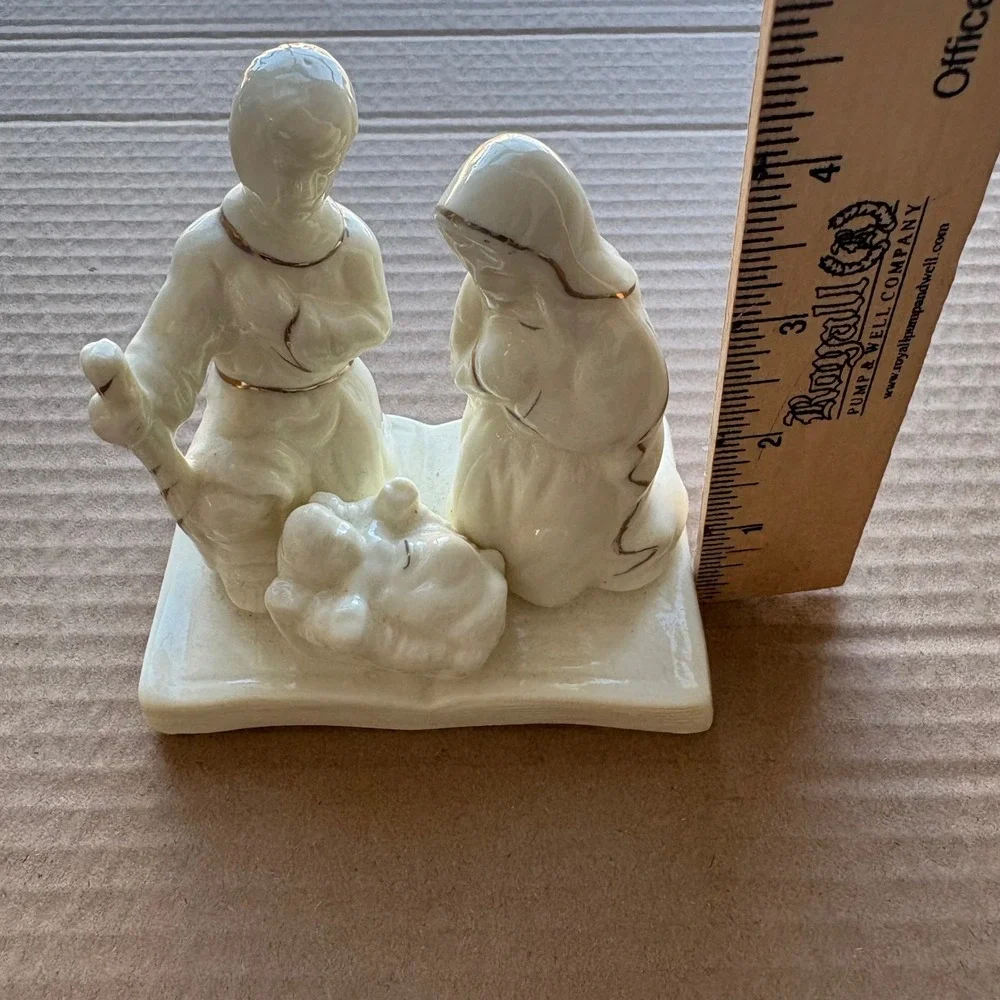 Cream Nativity Scene Religious Figurine Baby Jesus Mary Joseph Gold Trim Vintage